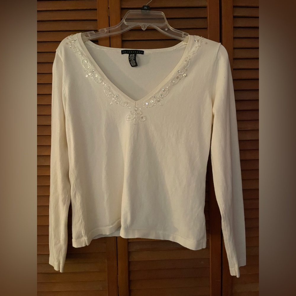 White beaded light weight sweater🤍☕️📚🍂